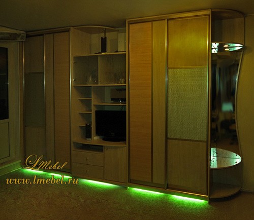 Корпусный симметричный шкаф с зелёной подсветкой