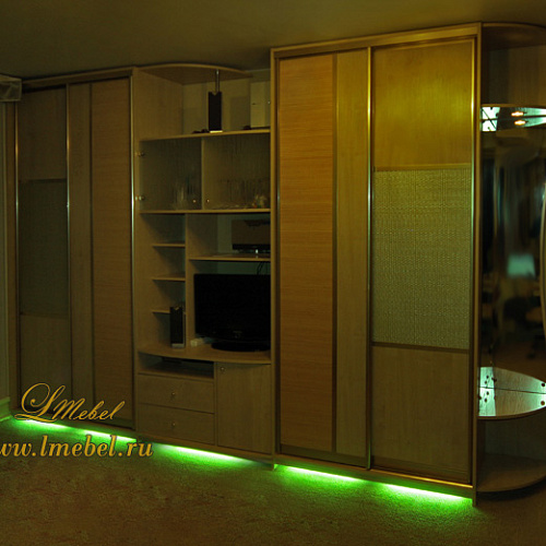 Корпусный симметричный шкаф с зелёной подсветкой