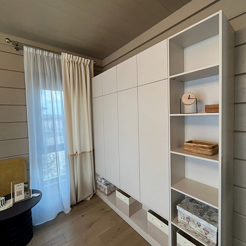 Белый распашной шкаф в детскую