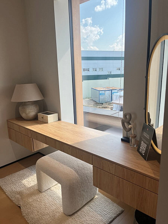 Парящий стол для макияжа