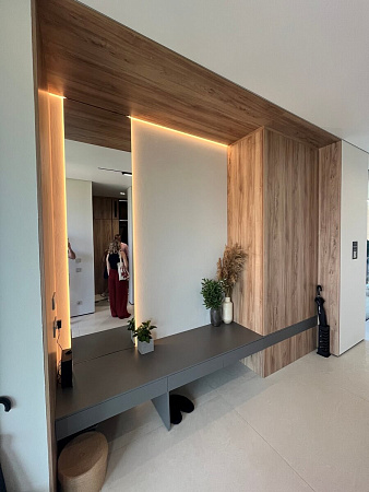 Парящая прихожая