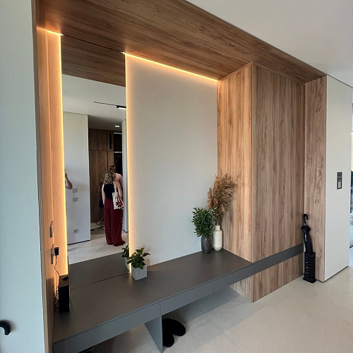 Парящая прихожая