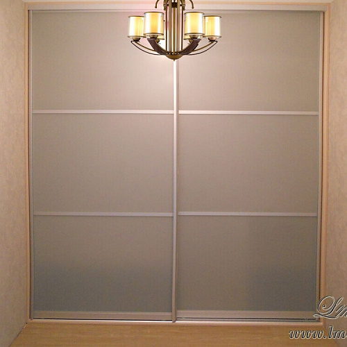 Встроенный шкаф «Полярис» с матовым стеклом