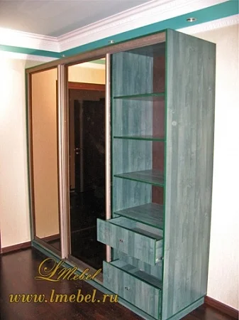 Корпусный шкаф-купе зеленый