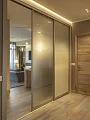 Шкаф-купе с матированными зеркальными дверьми