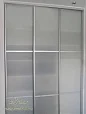 Встроенный двухдверный шкаф с матовым стеклом