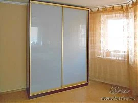 Корпусный шкаф «Робуста» с белым стеклом