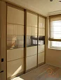 Встроенный шкаф-купе с комбинированными фасадами