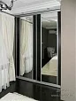 Раздвижные двери с вертикальным делением для гардеробной
