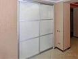 Раздвижные двери с белым стеклом