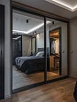 Встроенный зеркальный шкаф-купе