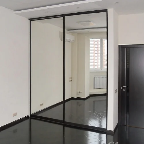 Зеркальные двери-купе для встроенного шкафа