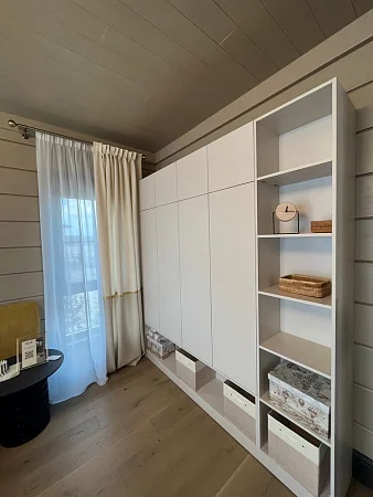 Белый распашной шкаф в детскую