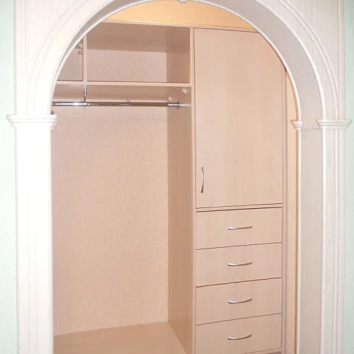 Г-образная гардеробная из ДСП