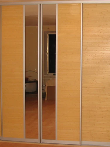 Встроенный шкаф с бамбуком