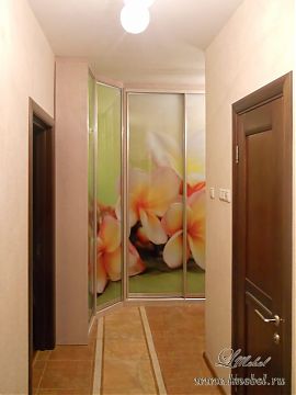 Угловой шкаф купе с фотопечатью в прихожую Угловой шкаф купе с фотопечатью в прихожую