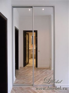 Зеркальные двери-купе в прихожую в профиле серебро Зеркальные двери-купе в прихожую в профиле серебро