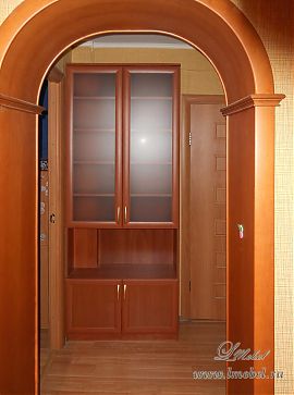 Распашной шкаф с матовым стеклом и ДСП Распашной шкаф с матовым стеклом и ДСП