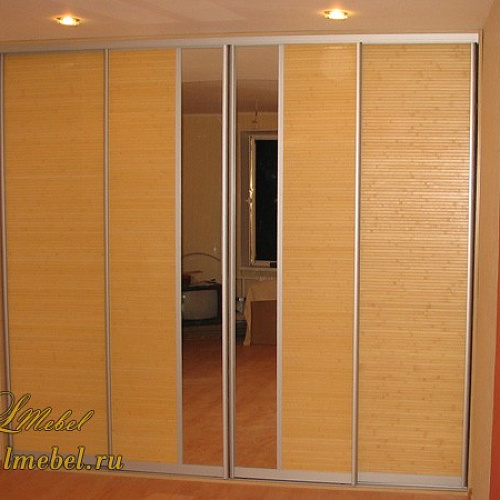 Раздвижные двери для встроенного шкафа с бамбуком