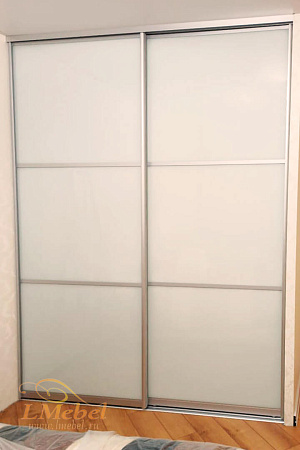 Двери-купе с белым стеклом Oracal Двери-купе с белым стеклом Oracal