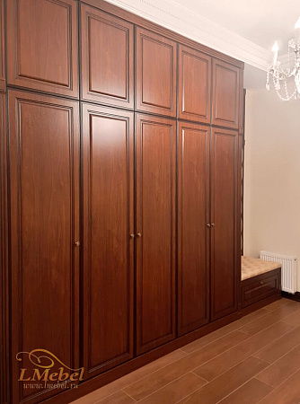 Шкаф в прихожую с каретной стяжкой Шкаф в прихожую с каретной стяжкой