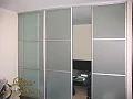 Раздвижные двери для межкомнатной перегородки из матового стекла