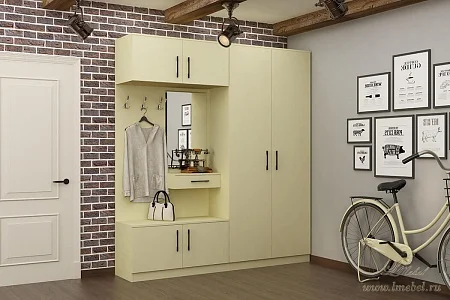 Распашной шкаф в прихожую в цвете «крем» Распашной шкаф в прихожую в цвете «крем»