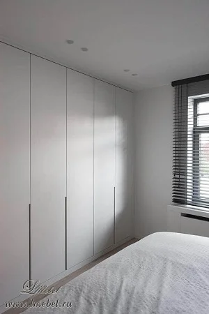 Распашной шкаф «Арктика» с врезными ручками Распашной шкаф «Арктика» с врезными ручками