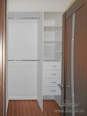 Г-образная гардеробная из ЛДСП «Леонардо» Г-образная гардеробная из ЛДСП «Леонардо»