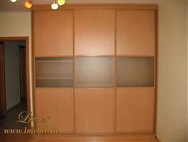 Корпусный шкаф-купе с матовым стеклом Корпусный шкаф-купе с матовым стеклом
