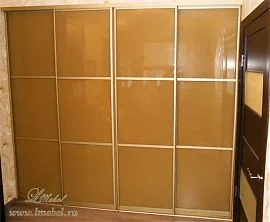 Двери-купе со стеклом Oracal в цвете «бронза» Двери-купе со стеклом Oracal в цвете «бронза»